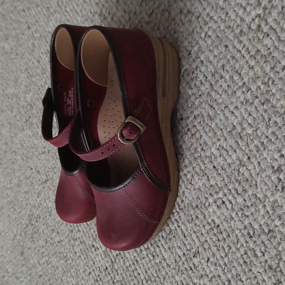 Shoes - Picture 5 of 10